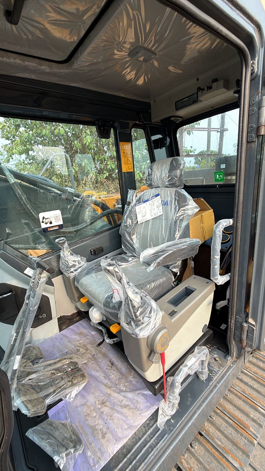 Brand new Hyundai R215L
